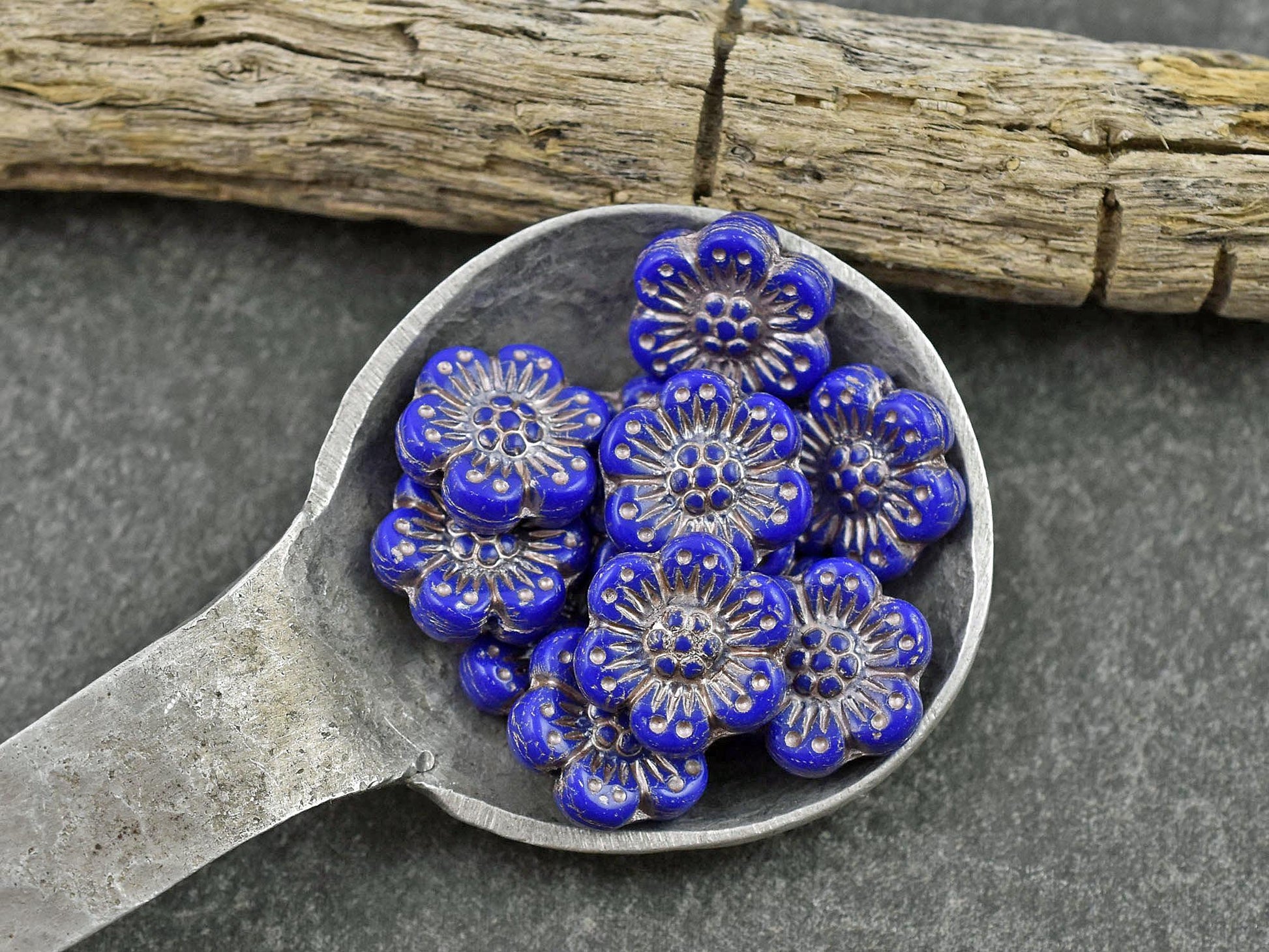 *12* 14mm Platinum Washed Royal Blue Wildflower Beads