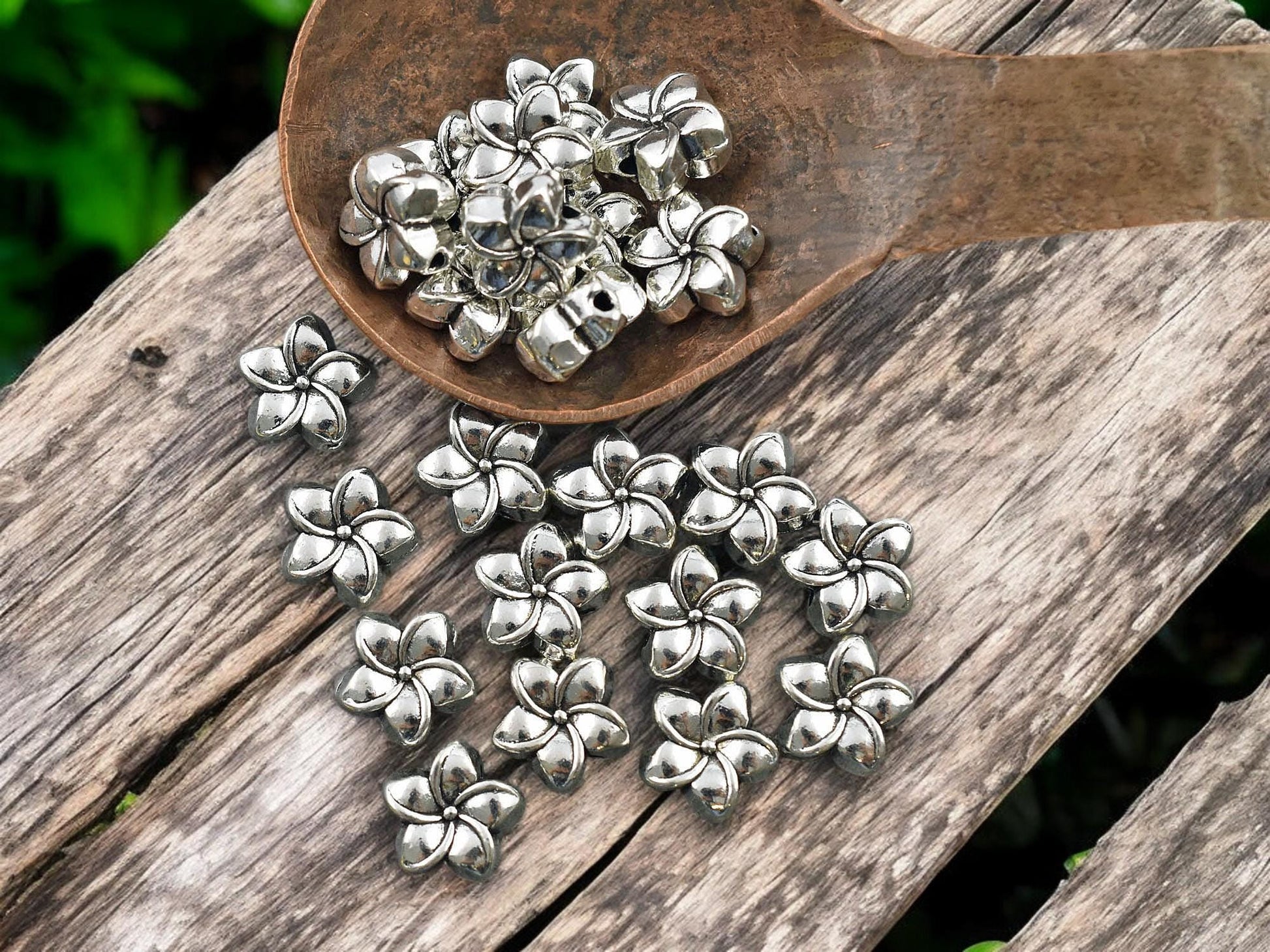 Metal Beads - Hawaiian Flower Bead - Flower Beads - Antique Silver - Silver Beads - Silver Spacers - Spacer Beads - 10mm - 50pcs - (A502)