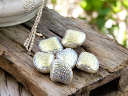 Czech Glass Beads - Sea Shell Beads - Scallop Shell Beads - 15x18mm - 8pcs - (B457)