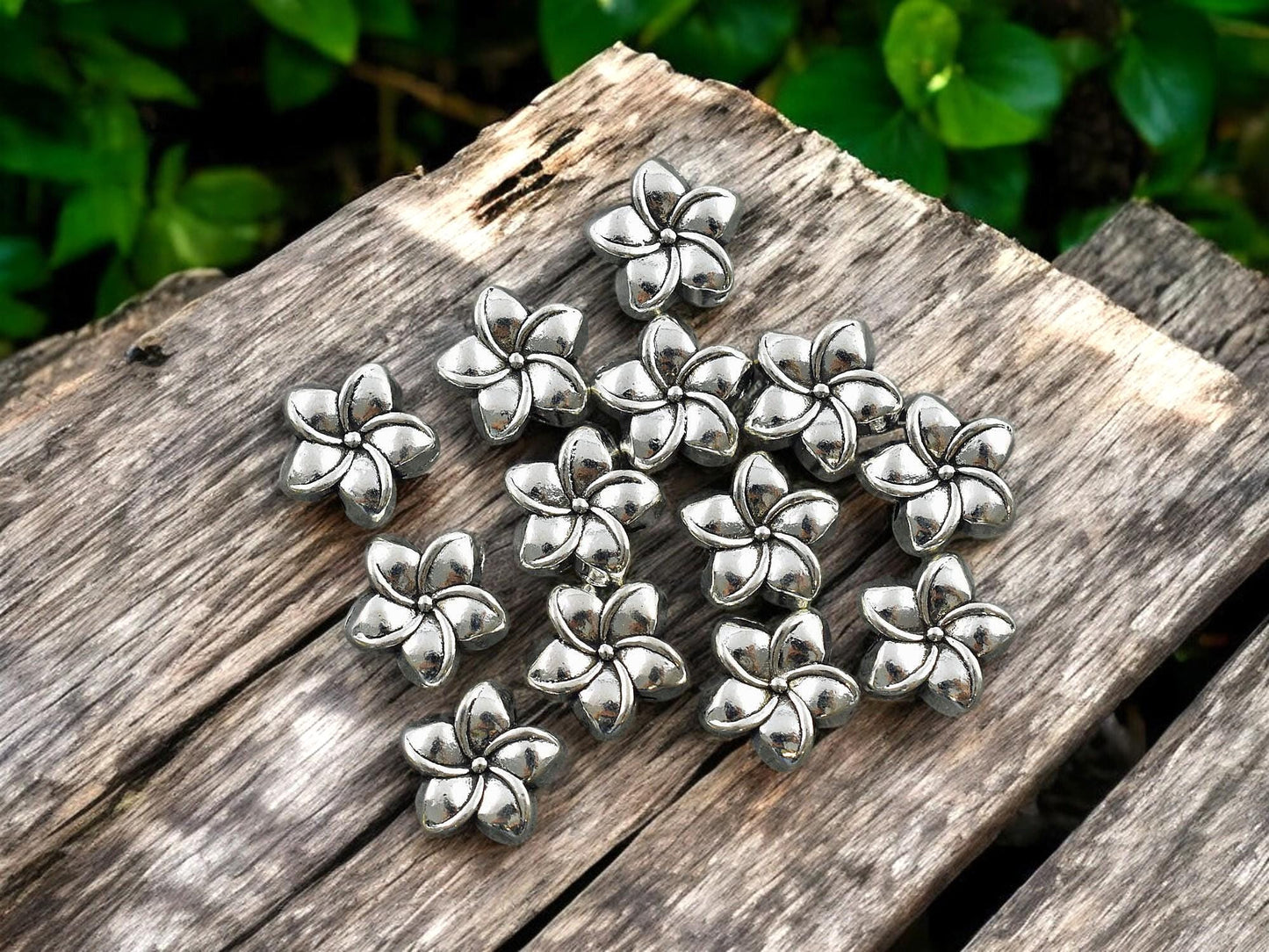 Metal Beads - Hawaiian Flower Bead - Flower Beads - Antique Silver - Silver Beads - Silver Spacers - Spacer Beads - 10mm - 50pcs - (A502)