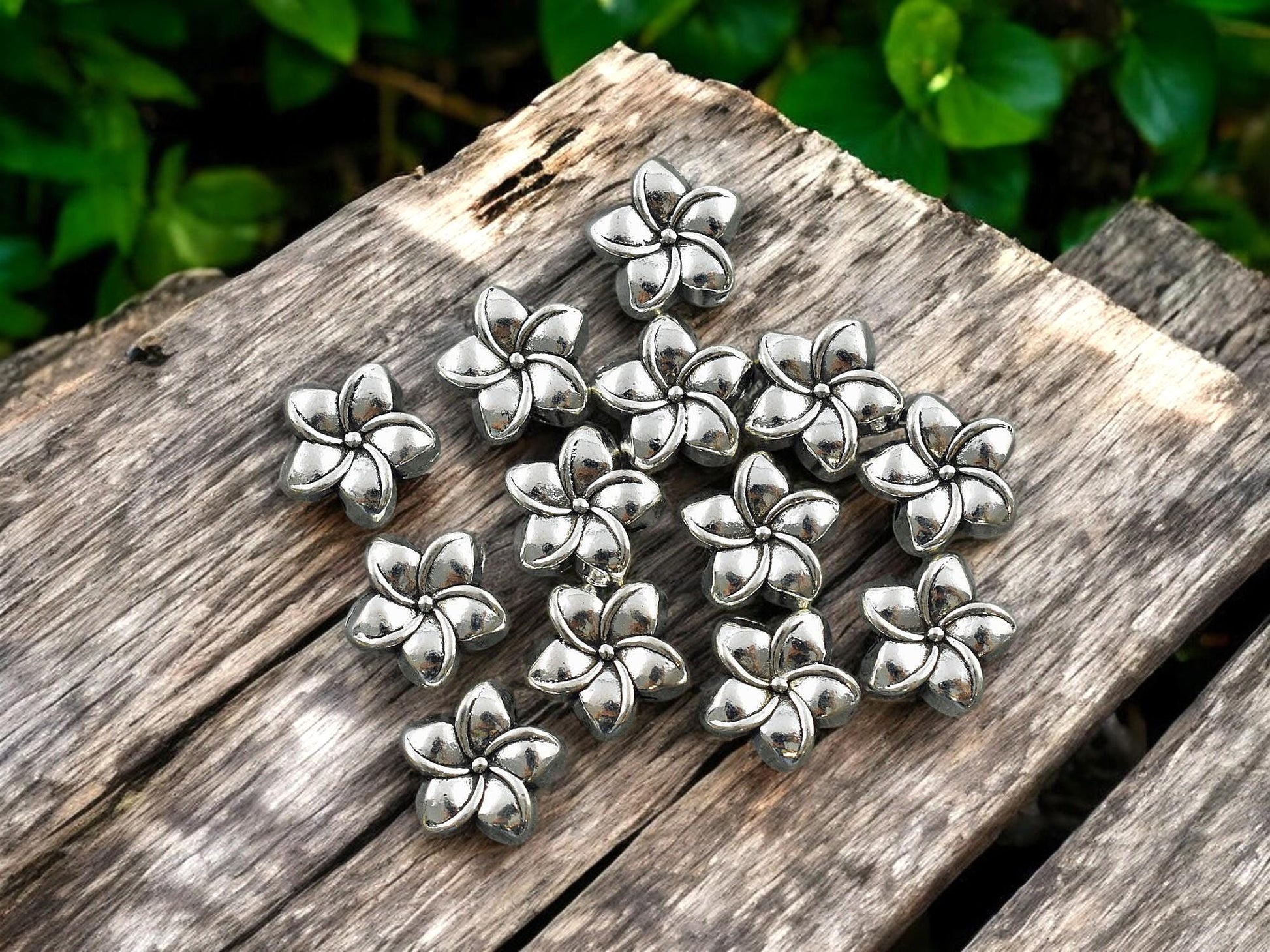 Metal Beads - Hawaiian Flower Bead - Flower Beads - Antique Silver - Silver Beads - Silver Spacers - Spacer Beads - 10mm - 50pcs - (A502)