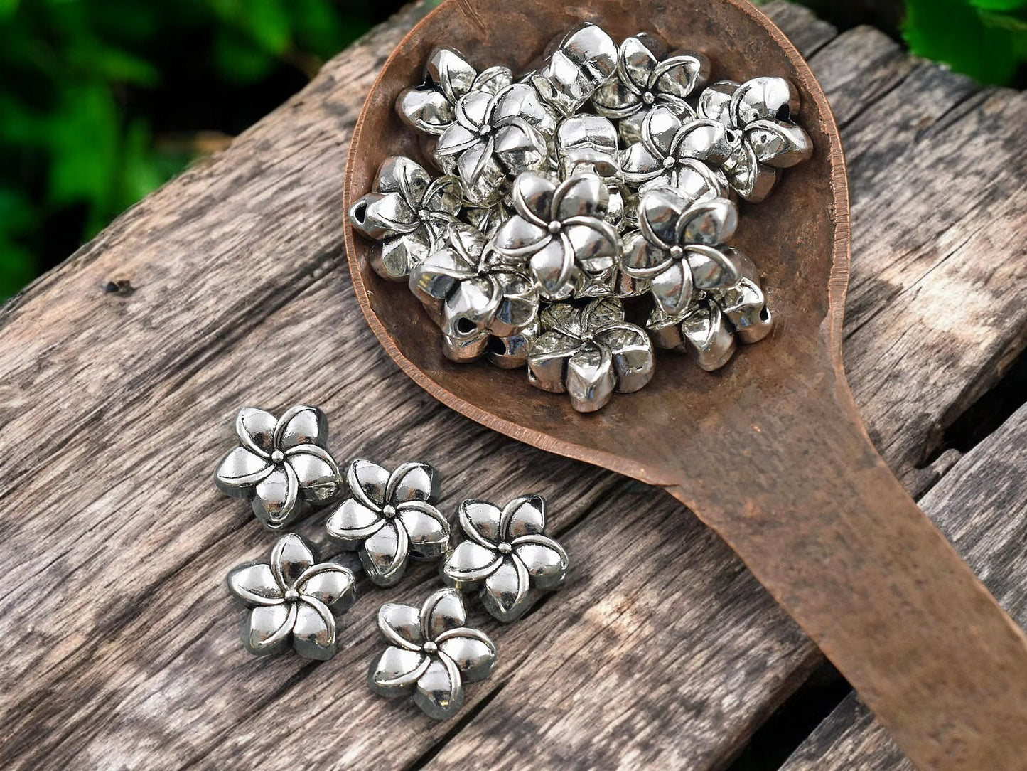 Metal Beads - Hawaiian Flower Bead - Flower Beads - Antique Silver - Silver Beads - Silver Spacers - Spacer Beads - 10mm - 50pcs - (A502)