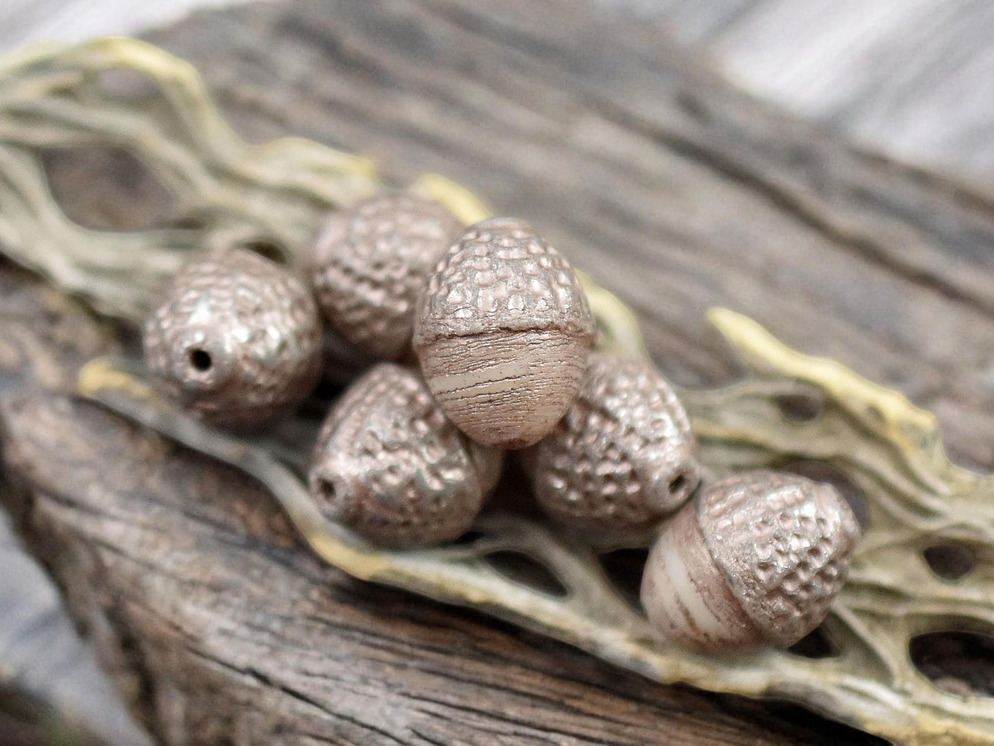 *8* 10x12mm Silvered Peach Washed Ivory Acorn Oval Beads