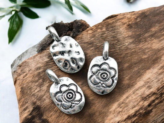 *10* 19x11m Antique Silver Floral Tag Charms