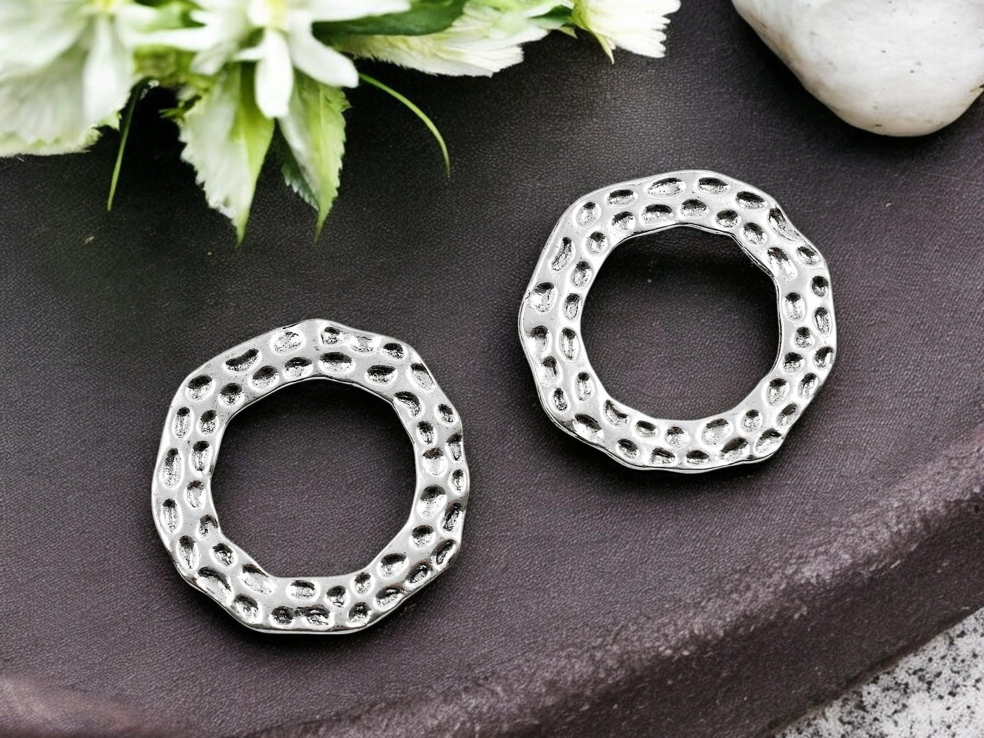Ring Pendant - Hammered Pendant - Silver Connector - Metal Pendant - Boho Pendant - 2pcs - 38mm - (4585)