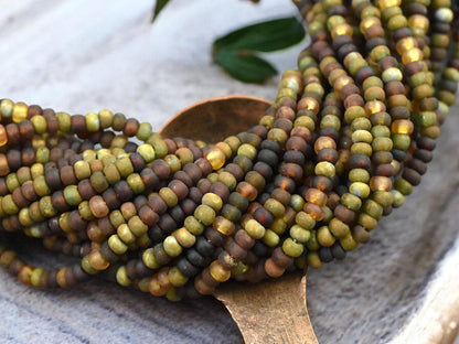 6/0 Aged Matte Hornet Picasso Mix Seed Beads (22" Strand)
