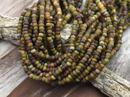 6/0 Aged Matte Hornet Picasso Mix Seed Beads (22" Strand)