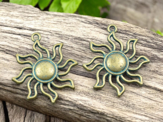 *10* 34x31mm Bronze Patina Sun Pendant Charms