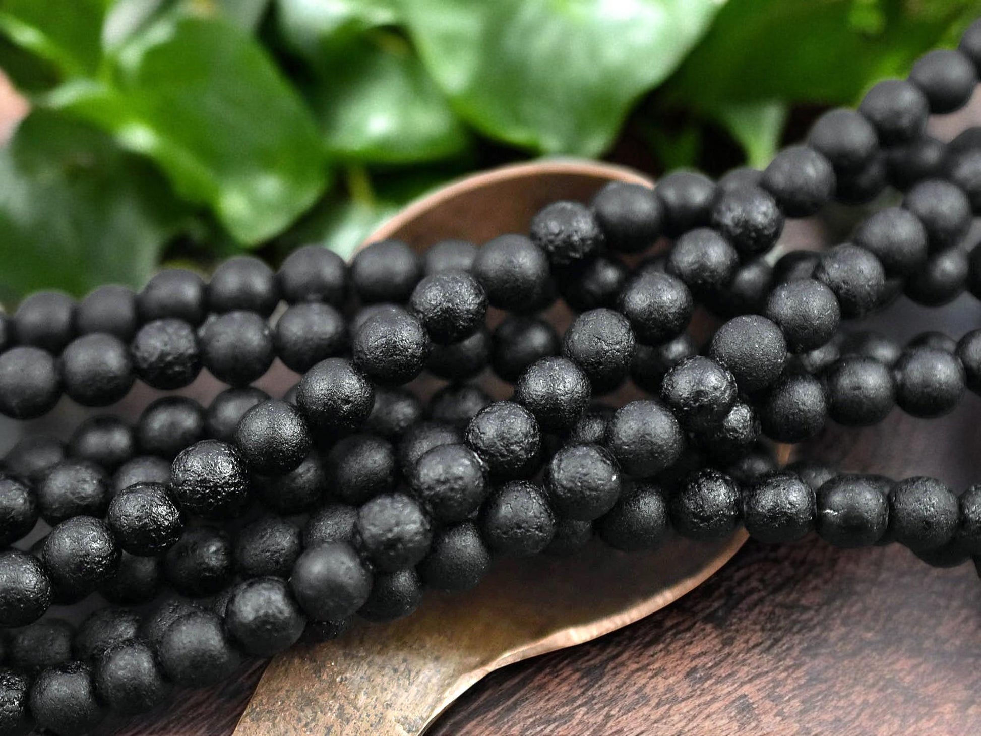 *25* 6mm Etched Jet Black Round Druk Beads