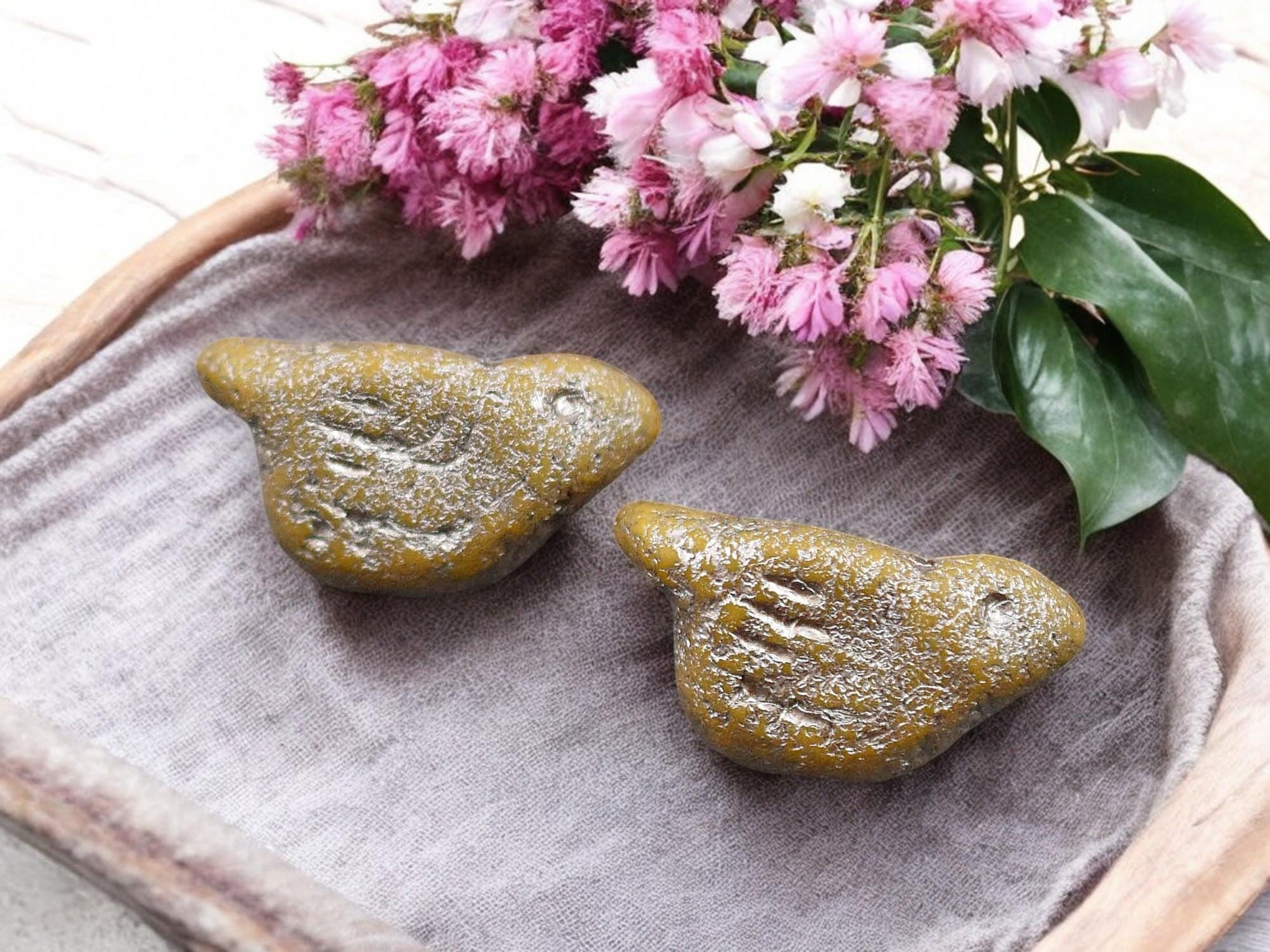 *6* 11x22mm Platinum Washed Etched Matte Goldenrod Bird Beads