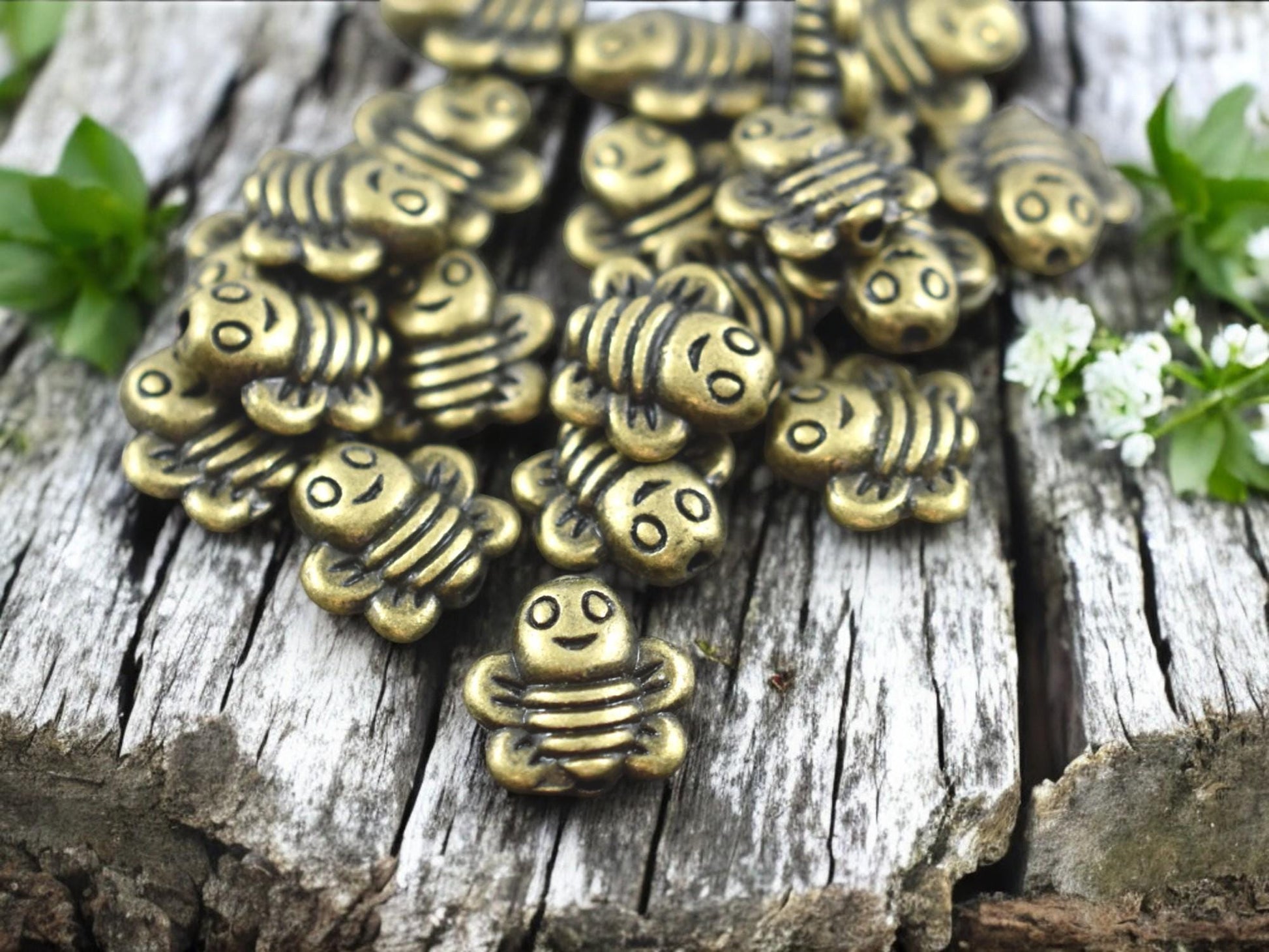 *20* 9mm Antique Bronze Bee Beads