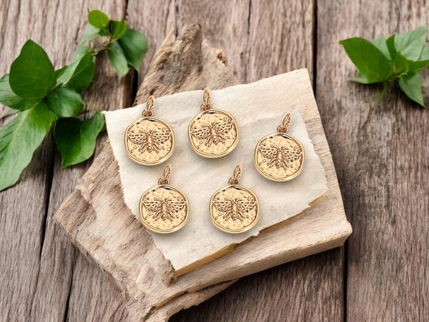 Bee Charms - Metal Charms - Gold Charms - Small Charms - Charm Tags - 5pcs - 17x12mm