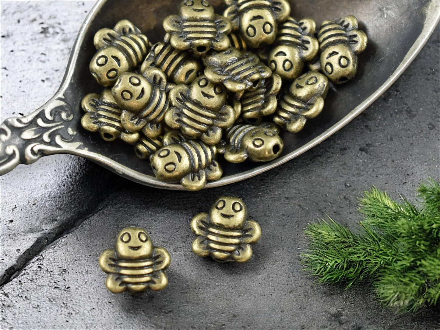 *20* 9mm Antique Bronze Bee Beads
