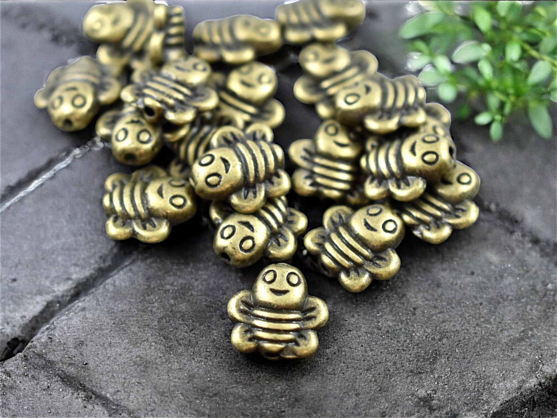 *20* 9mm Antique Bronze Bee Beads