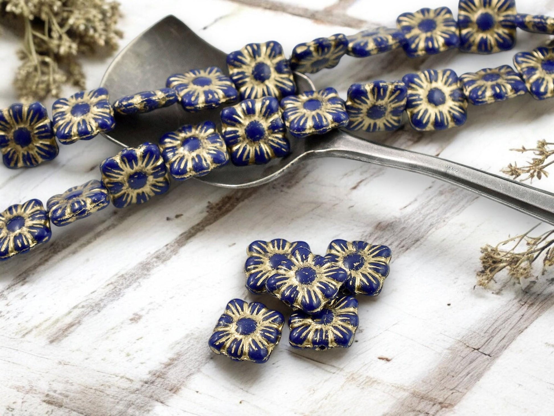 Czech Glass Beads - Flower Beads - Czech Glass Flowers - Square Flowers - 11mm Flower - 13pcs - (5569)