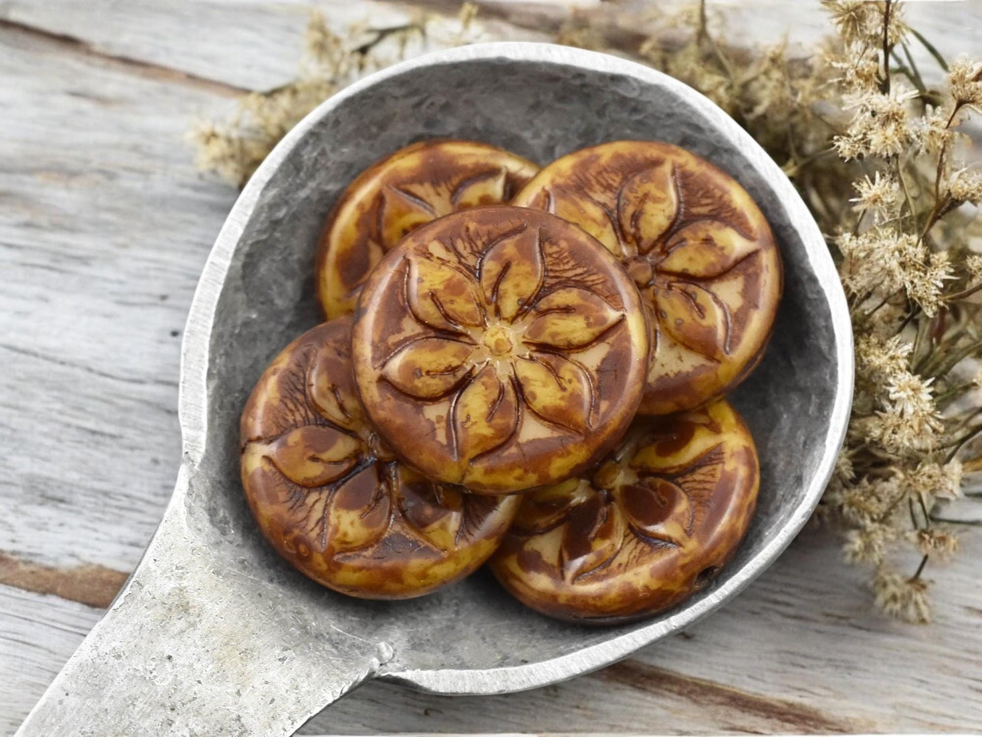 *5* 18mm Alabaster Picasso Floral Coin Beads