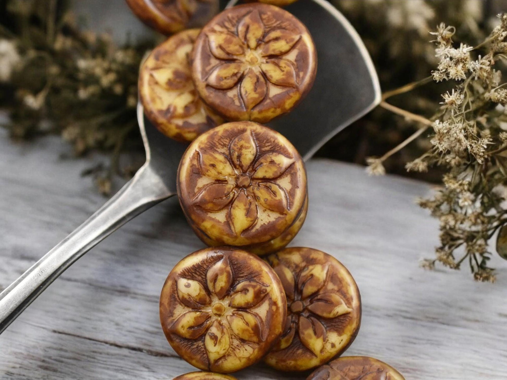 *5* 18mm Alabaster Picasso Floral Coin Beads