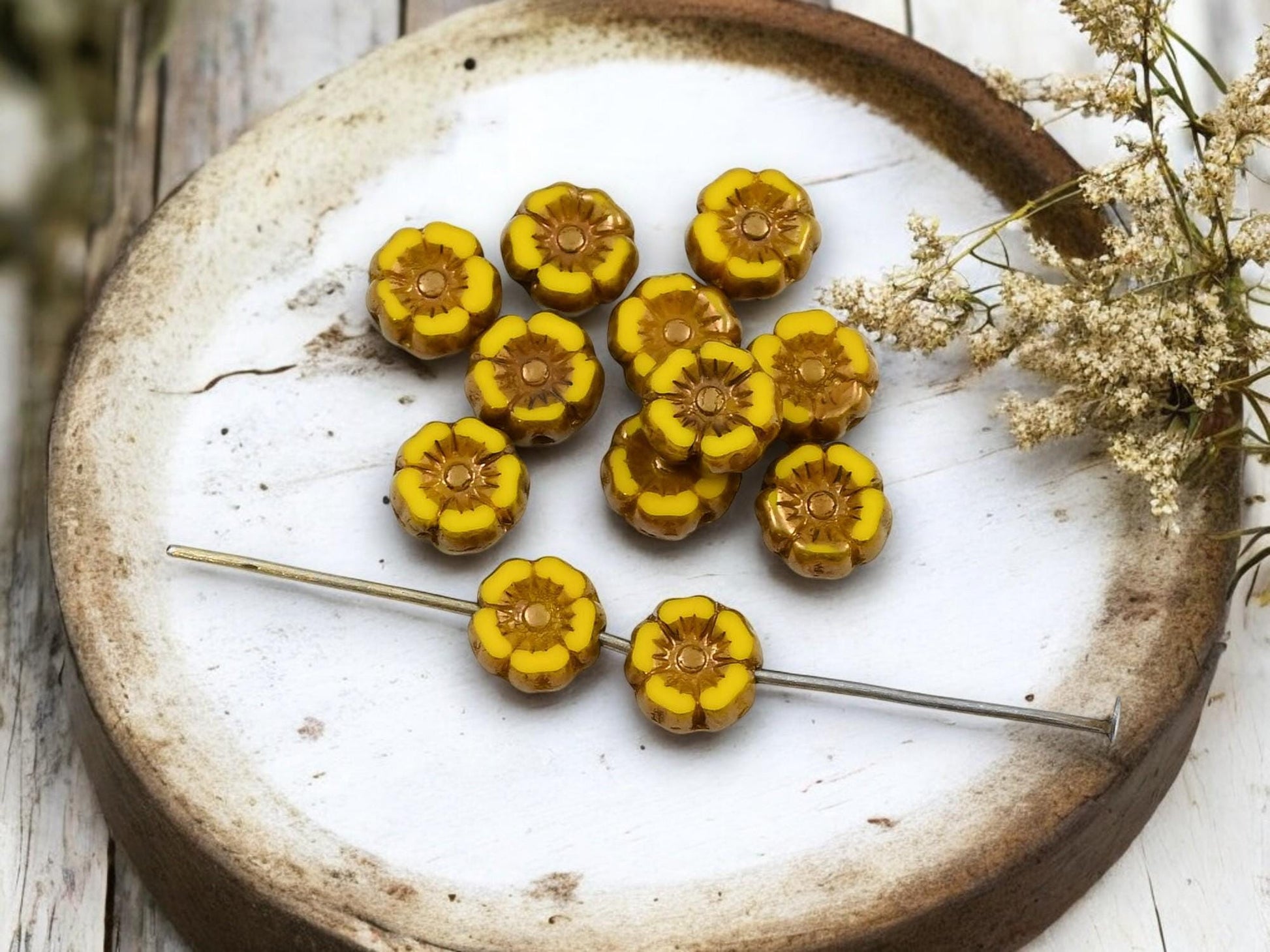 Czech Glass Beads - Floral Beads - Picasso Beads - Czech Glass Flowers - 7mm Hawaiian Flower Beads - 12pcs - (2855)