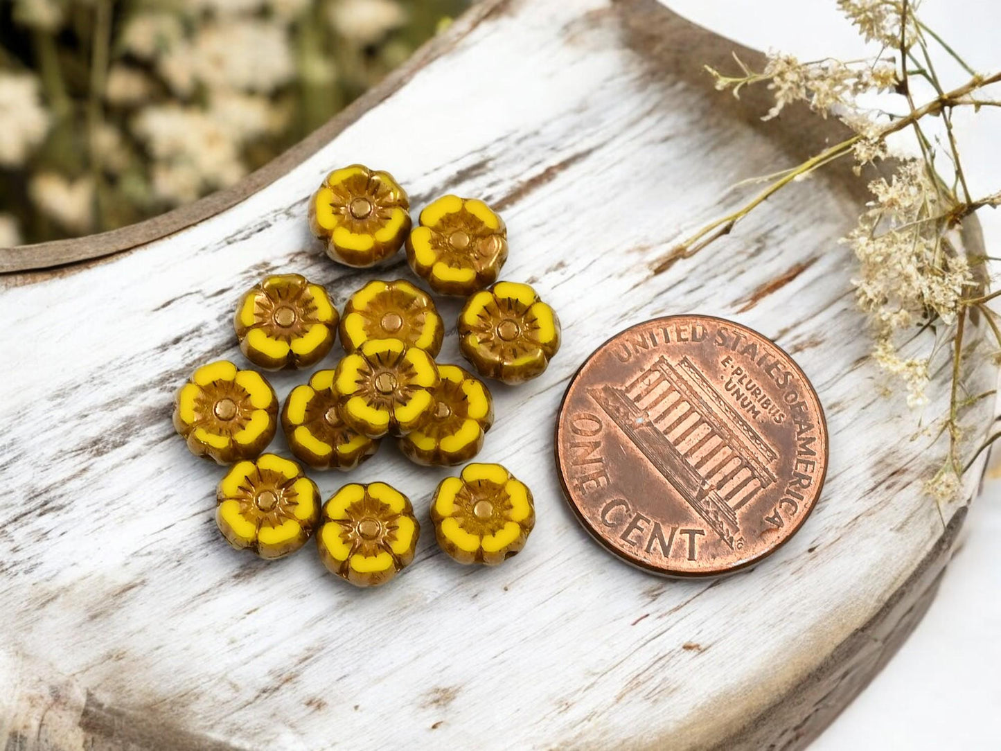 Czech Glass Beads - Floral Beads - Picasso Beads - Czech Glass Flowers - 7mm Hawaiian Flower Beads - 12pcs - (2855)