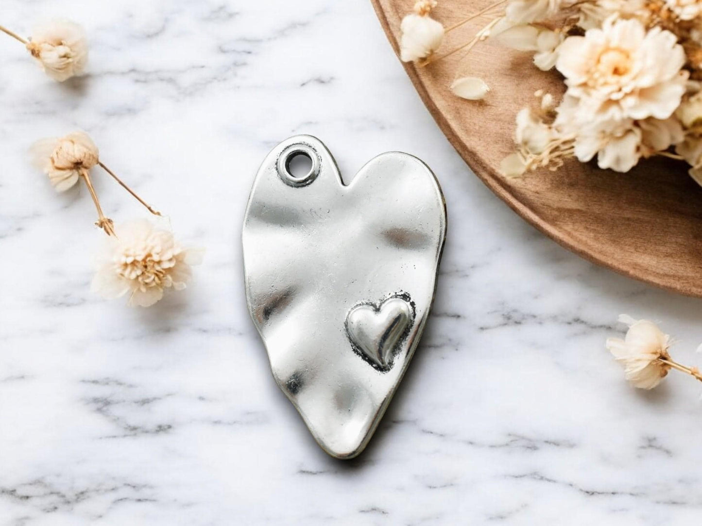 *5* 38x24mm Antique Silver Hammered Heart Pendants