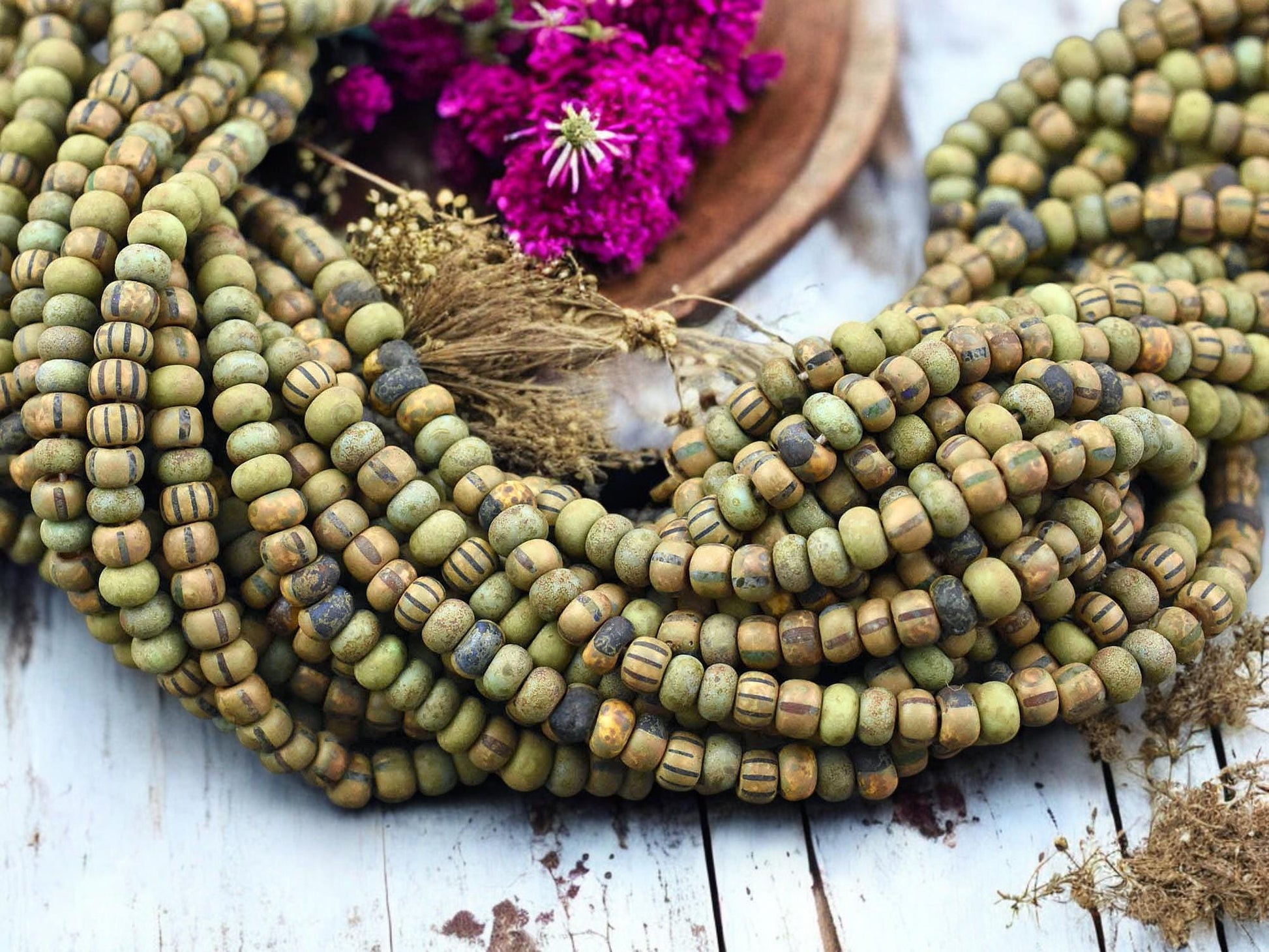 5/0 Aged Ghost Jade Striped Picasso Mix Seed Beads (20" Strand)