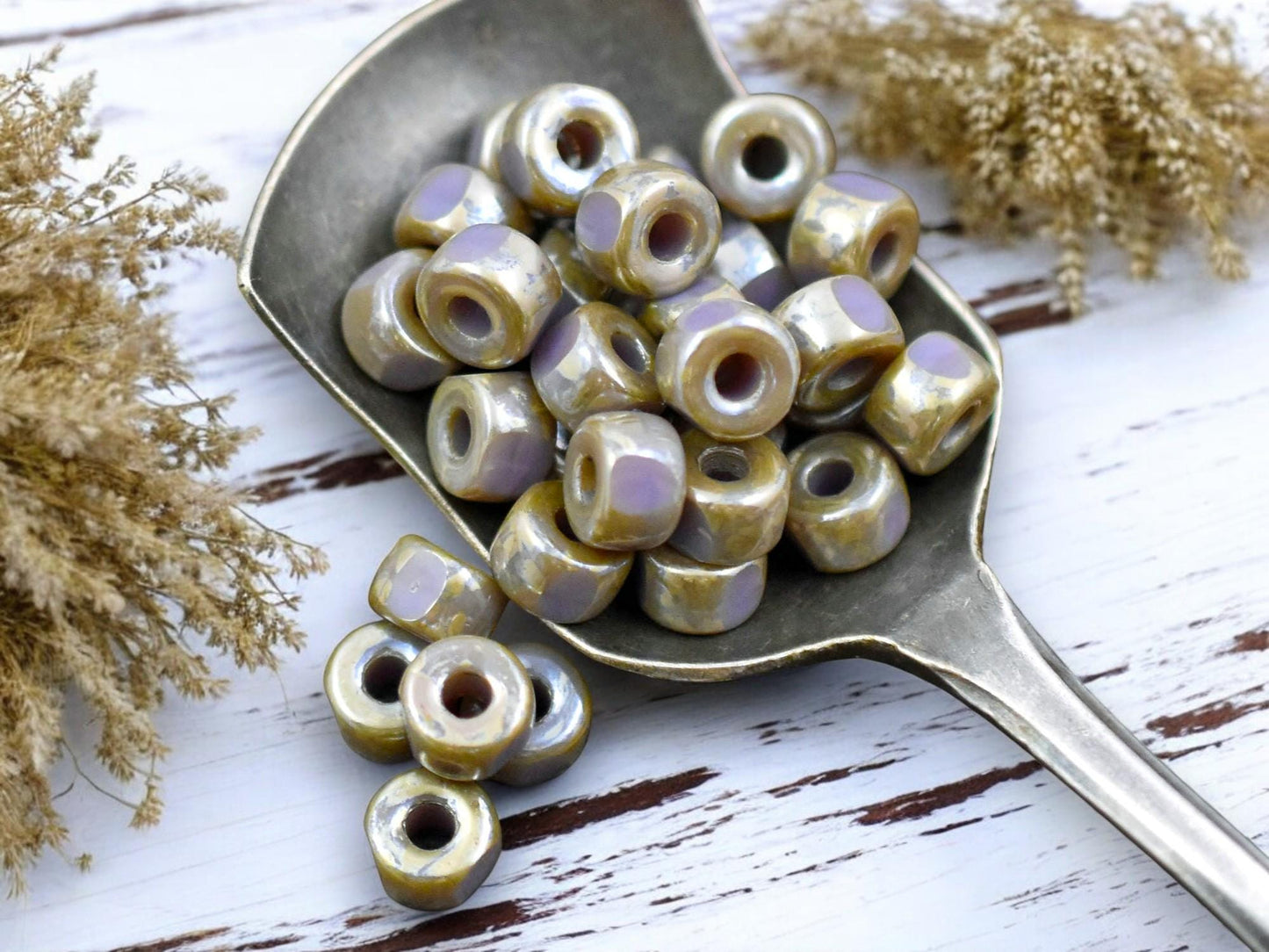 20g 3 Cut Violet Rembrandt 2/0 Matubo Beads