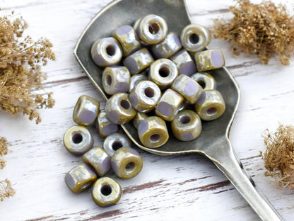 20g 3 Cut Violet Rembrandt 2/0 Matubo Beads