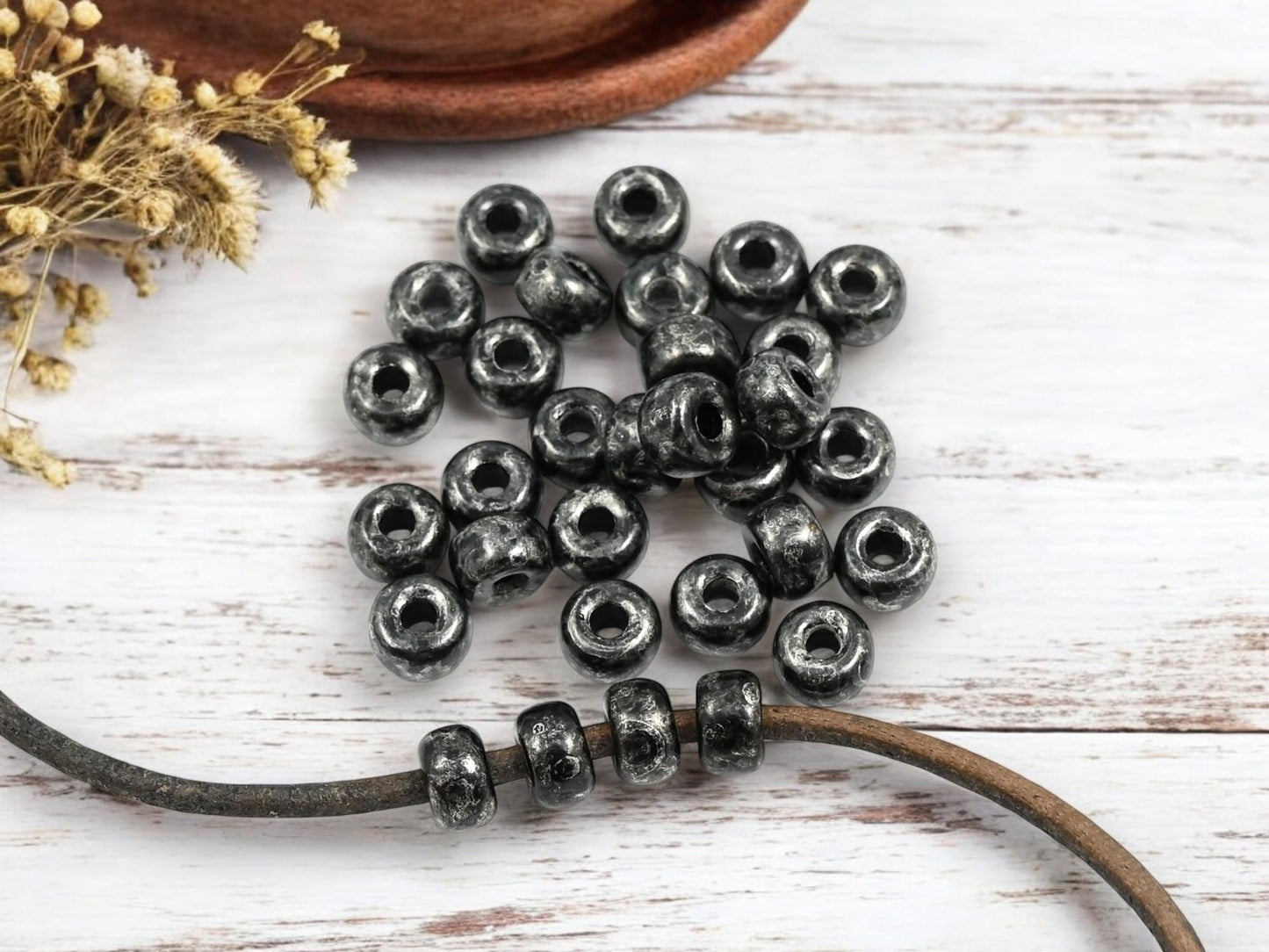 20g Jet Rembrandt 2/0 Matubo Beads