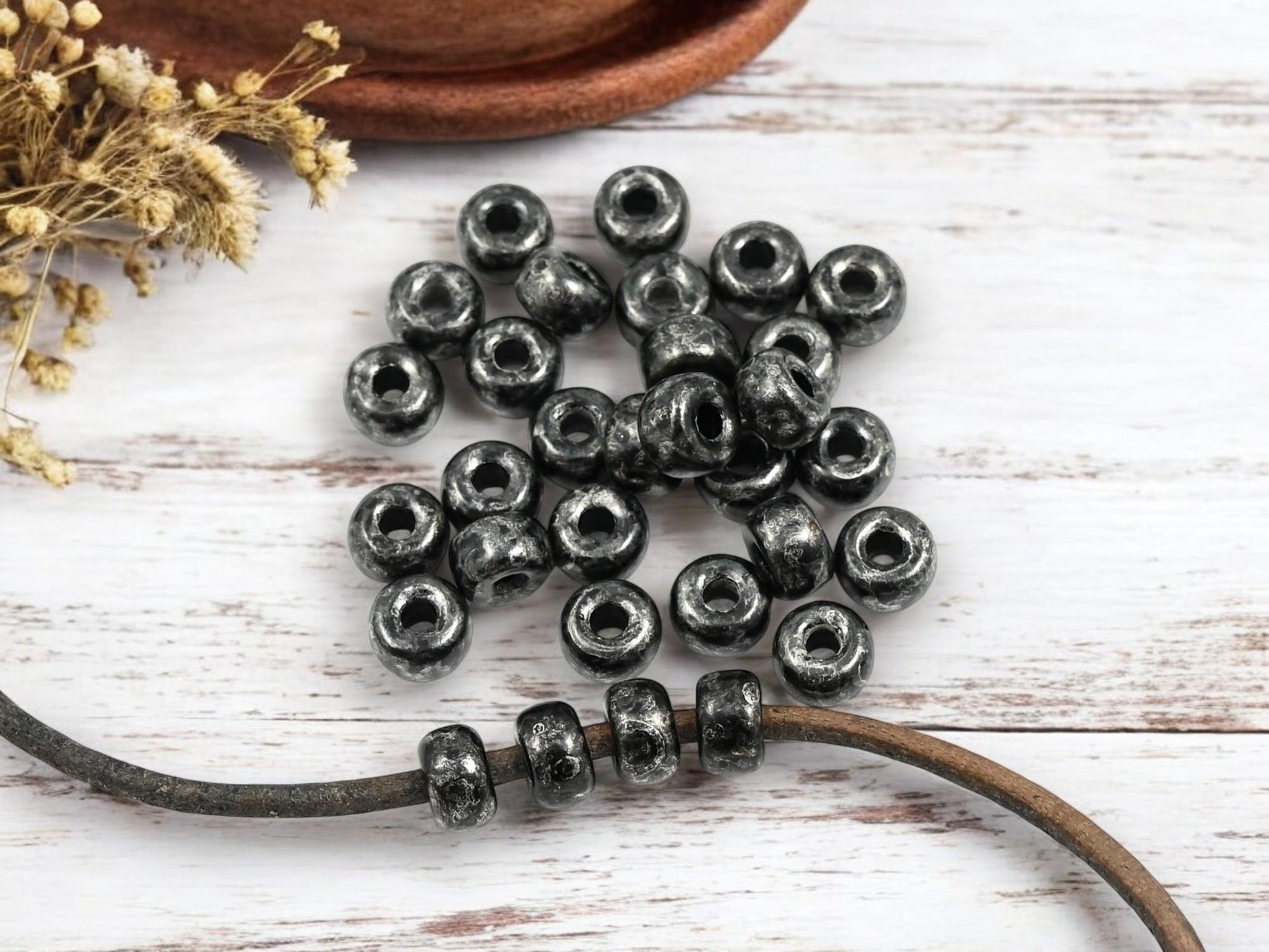 20g Jet Rembrandt 2/0 Matubo Beads