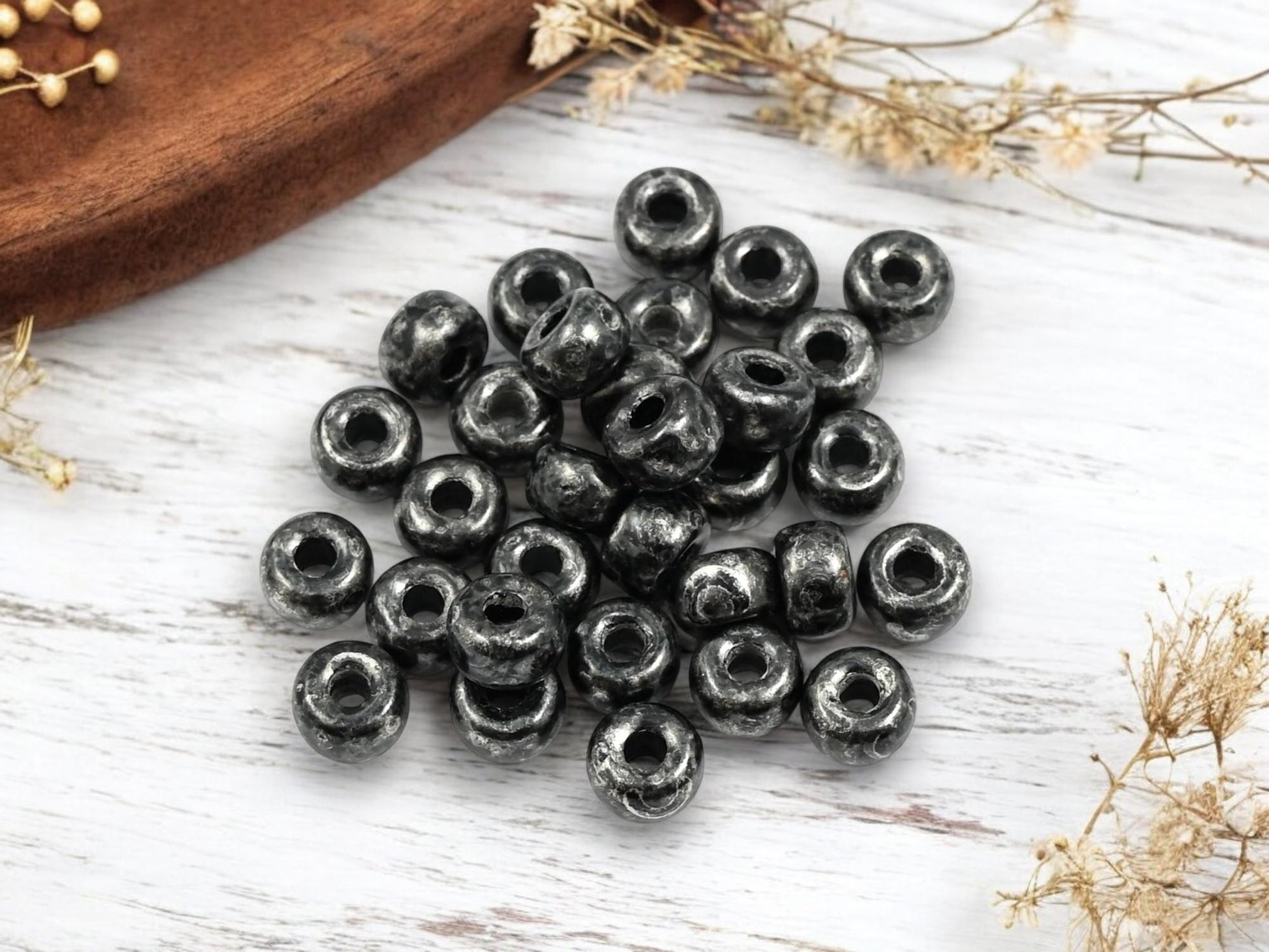 20g Jet Rembrandt 2/0 Matubo Beads