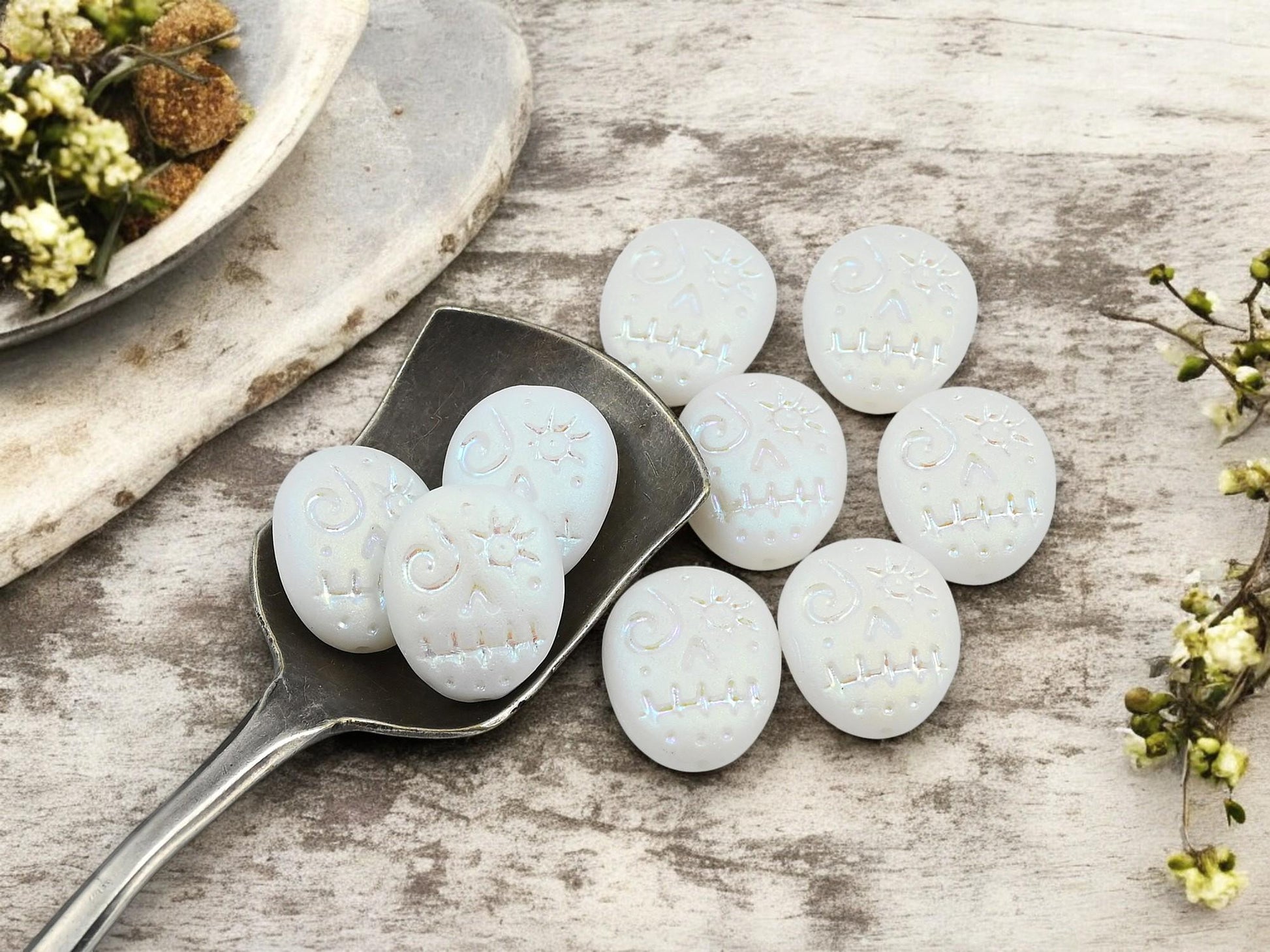 Czech Glass Beads - Skull Beads - Sugar Skull - Picasso Beads - Voodoo Beads - 15x13mm - 9pcs - (A74)