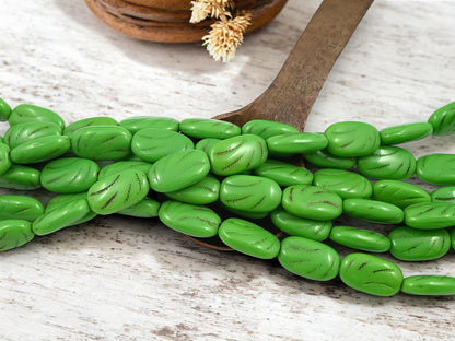 Czech Glass Beads - Oval Beads - Vintage Czech Beads - Old Stock Beads - 16x10mm - 12pcs - (A145)