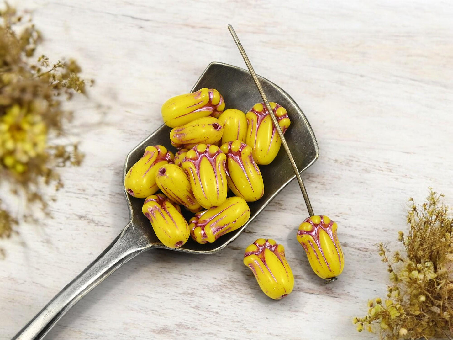 Czech Glass Beads - Flower Beads - Tulip Beads - Czech Glass Flowers - Czech Flower Beads - 12x8mm - (4070)