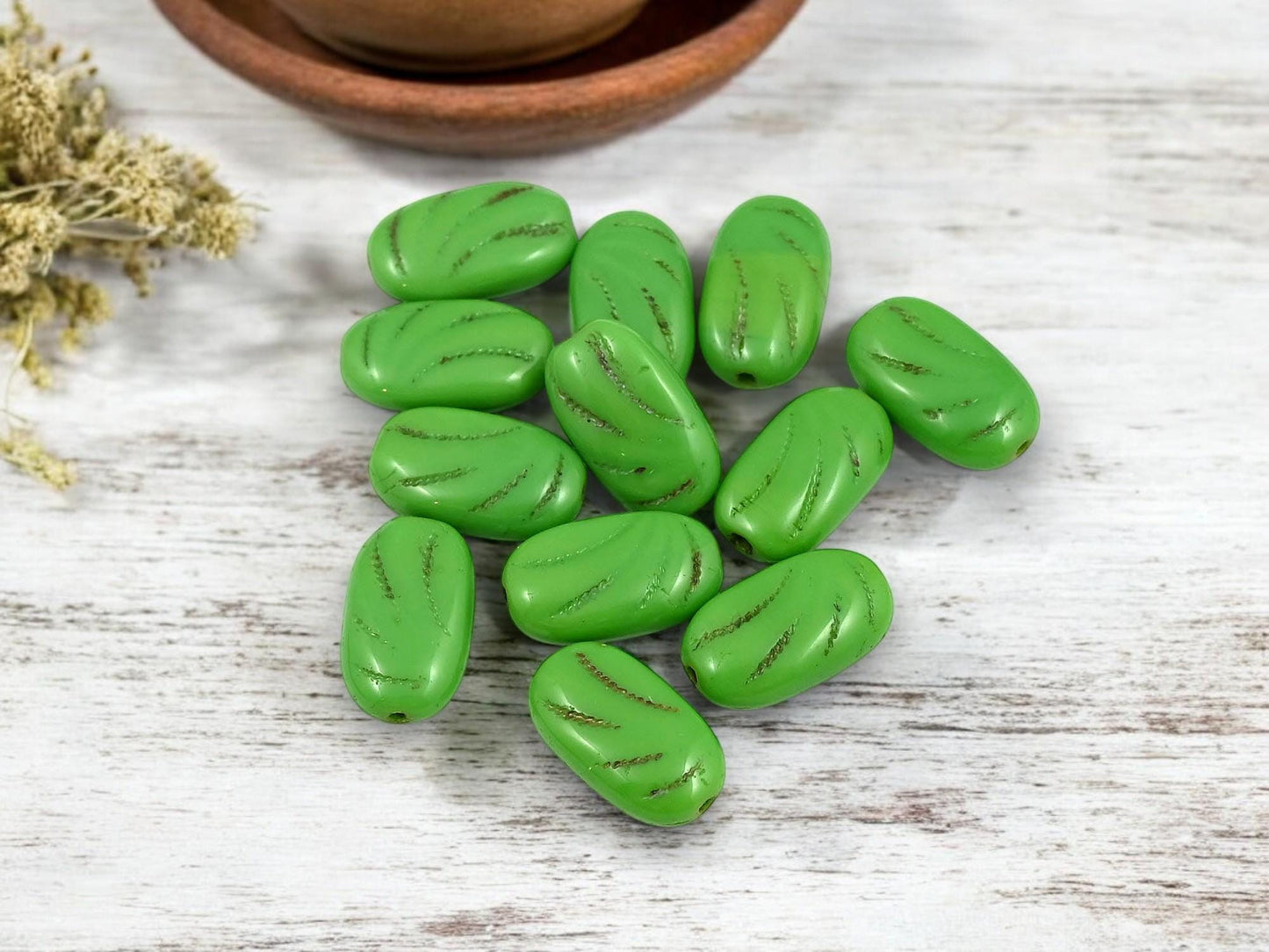 Czech Glass Beads - Oval Beads - Vintage Czech Beads - Old Stock Beads - 16x10mm - 12pcs - (A145)