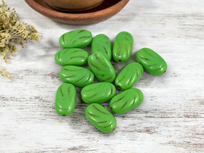 Czech Glass Beads - Oval Beads - Vintage Czech Beads - Old Stock Beads - 16x10mm - 12pcs - (A145)