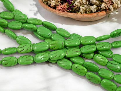 Czech Glass Beads - Oval Beads - Vintage Czech Beads - Old Stock Beads - 16x10mm - 12pcs - (A145)