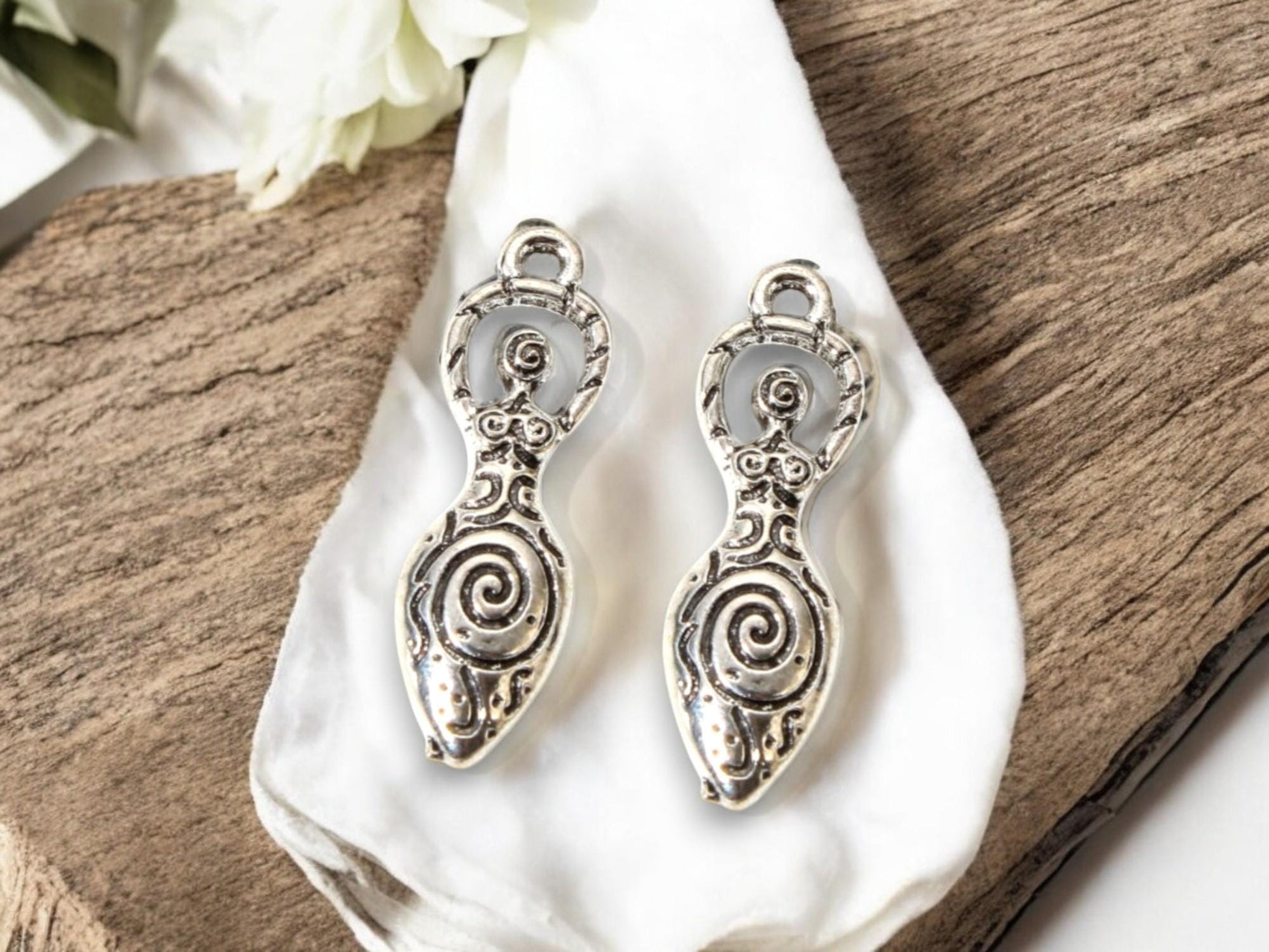 Metal Charms - Goddess Charms - Fertility Charms - Silver Pendants - 27x8mm - 10pcs - (5065)