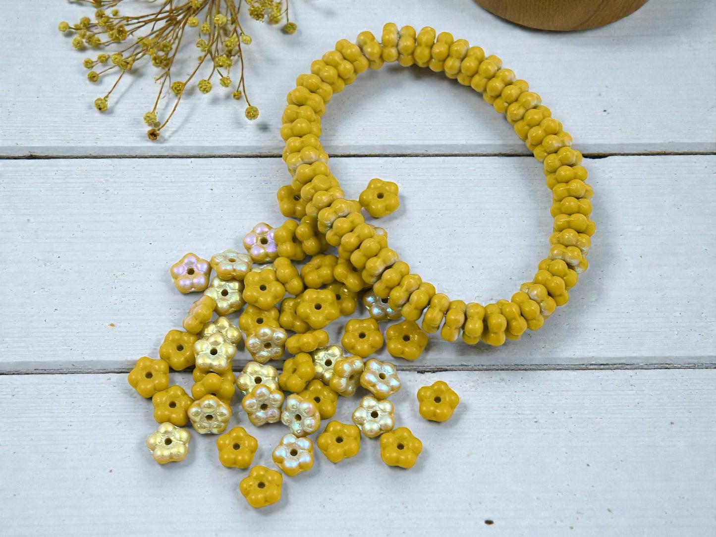 Daisy Spacers - Daisy Beads - Czech Glass Beads - Flower Beads - Forget Me Not Beads - Spacer Beads - 5mm - 50pcs - (4095)