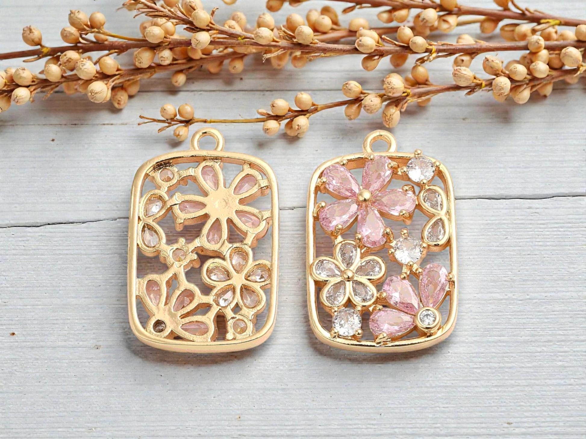 Metal Pendant - Gold Pendant - Rhinestone Pendant - Floral Pendant - 26x16mm - 1pc - (5003)