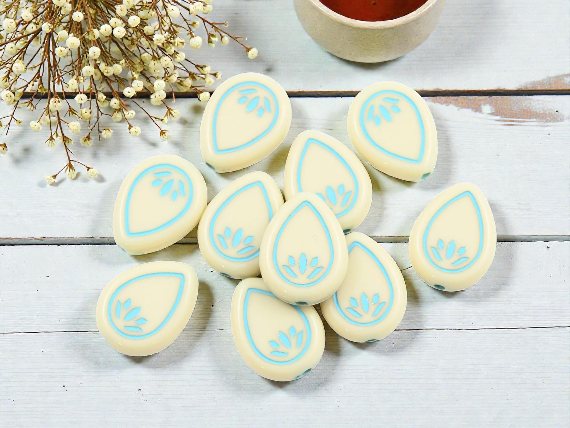 Lotus Flower Beads - Floral Beads - Lightweight Beads - Acrylic Beads - 17x14mm - 20pcs - (B156)