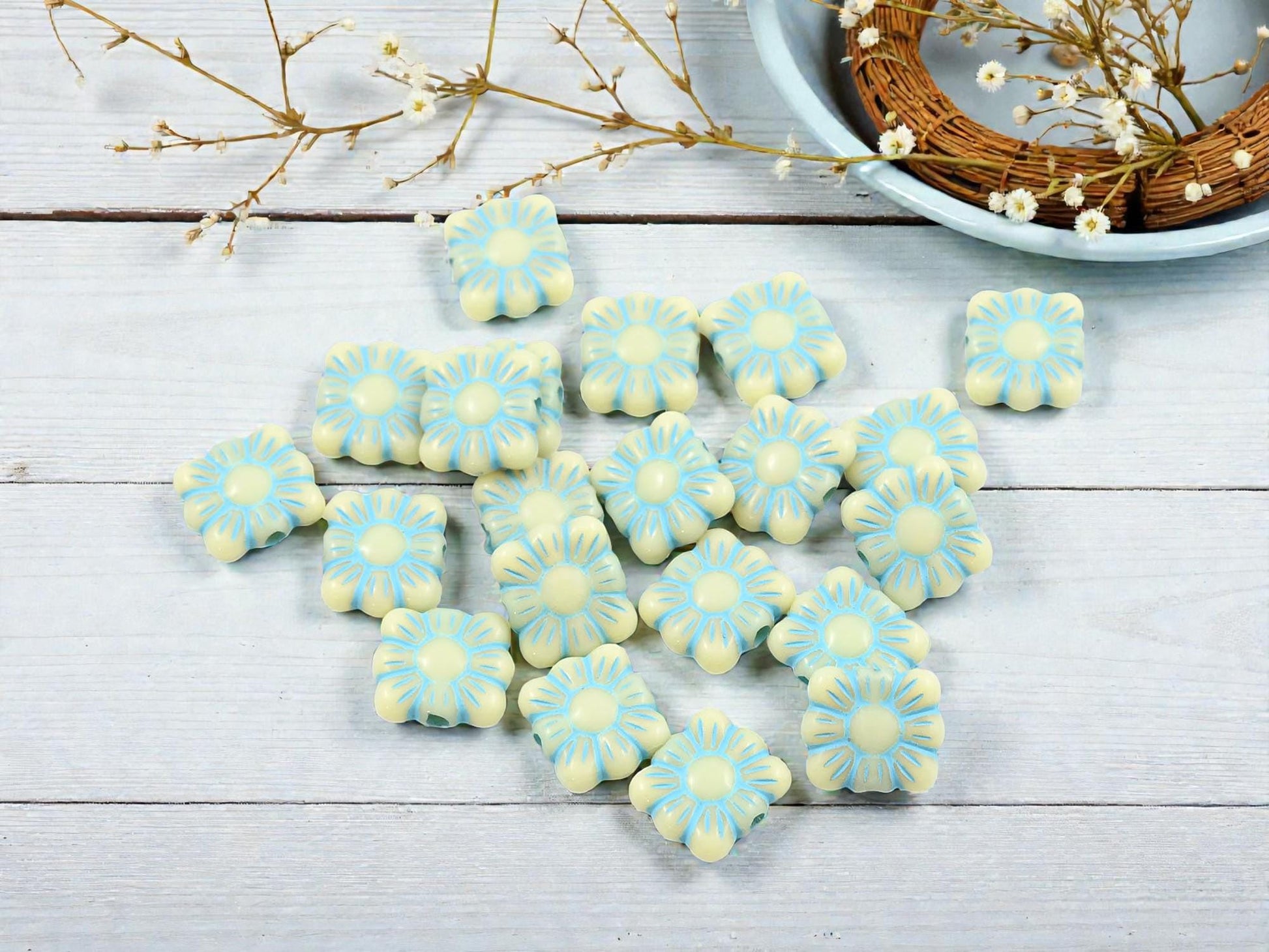 Square Flower Beads - Floral Beads - Lightweight Beads - Acrylic Beads - 9x11mm - 20pcs - (B460)