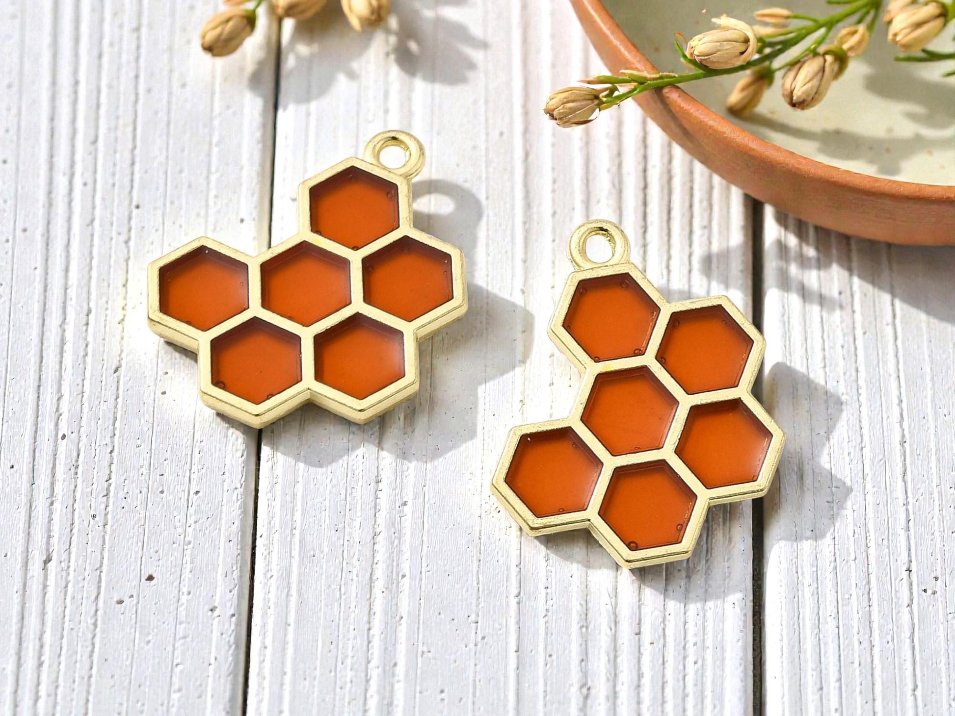 Gold Surrounding Orange Enamel Bumble Bee Honeycomb Charms - 21x17mm - 10pcs - (B162)