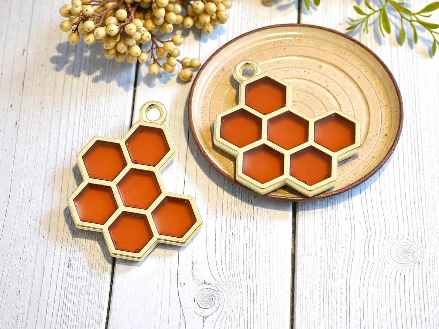 Gold Surrounding Orange Enamel Bumble Bee Honeycomb Charms - 21x17mm - 10pcs - (B162)