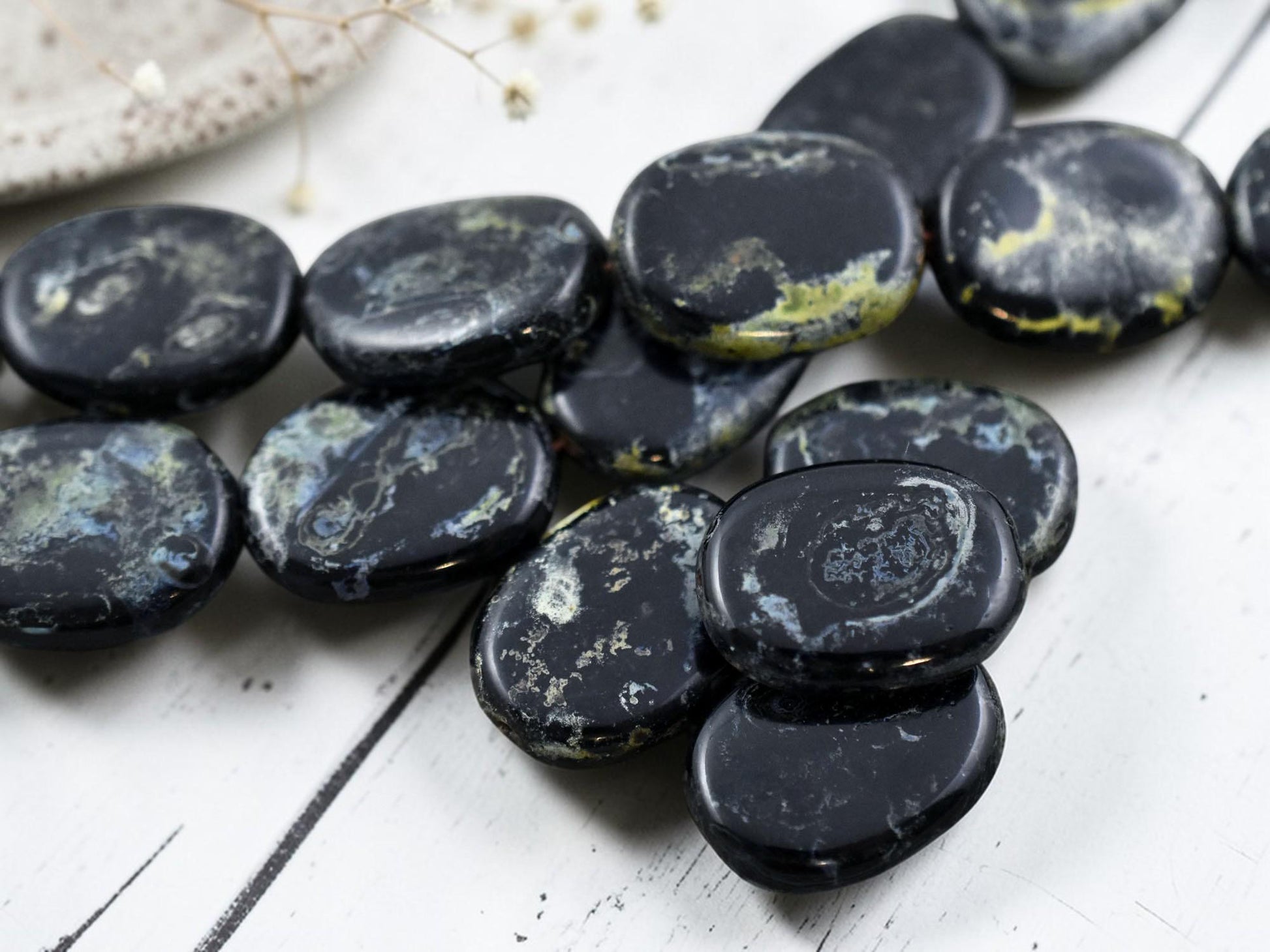 Old Stock Czech Glass Large Oval Beads - Jet Travertine - 18x14mm - 10pcs (4153)