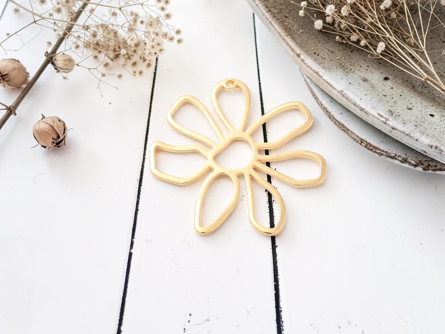 Daisy Flower Pendant - Metal Pendant - Gold Pendant - 36mm - 2pcs - (5684)