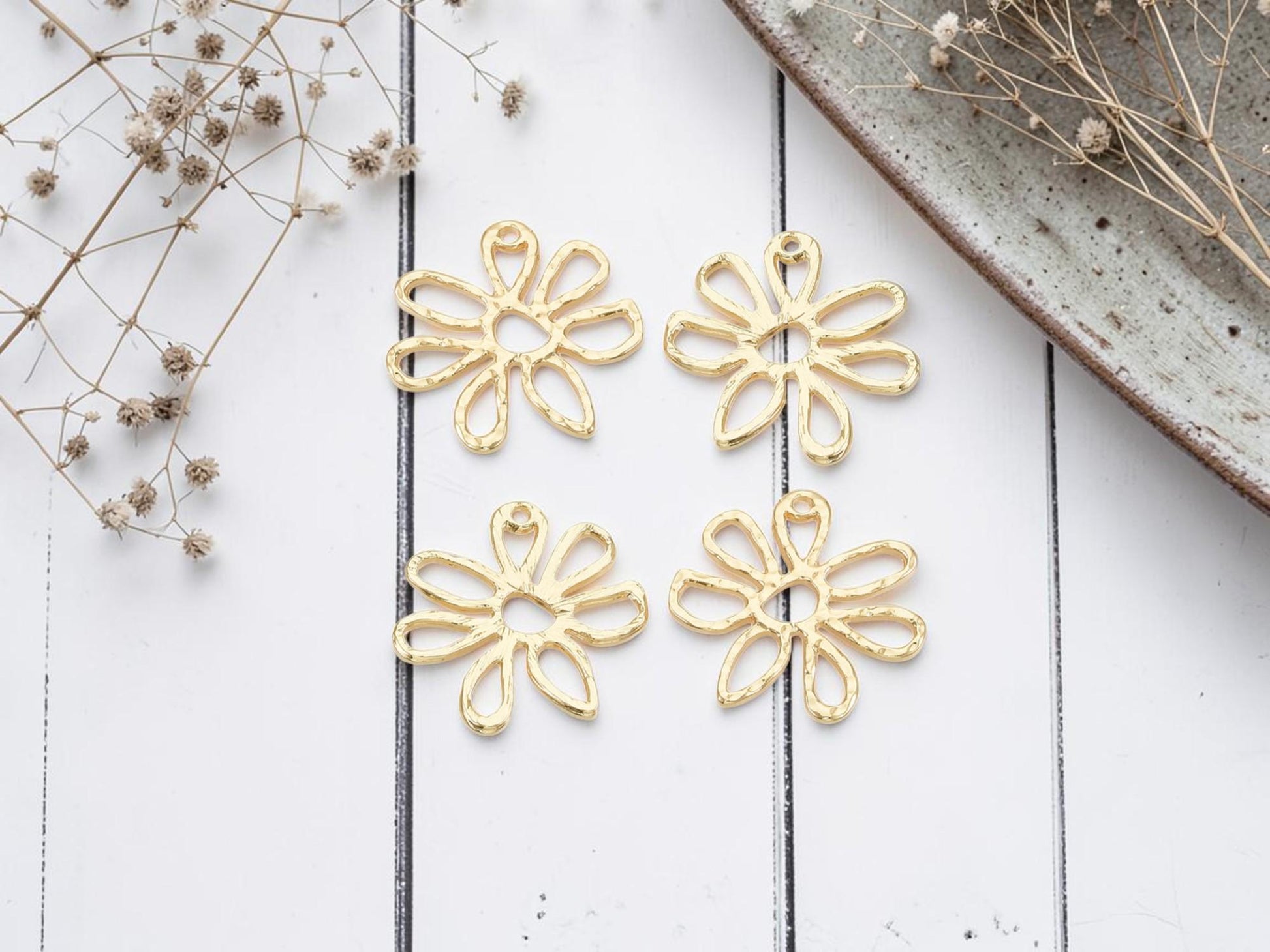 Gold Metal Daisy Flower Pendant Charms - 24mm - 5pcs - (3458)
