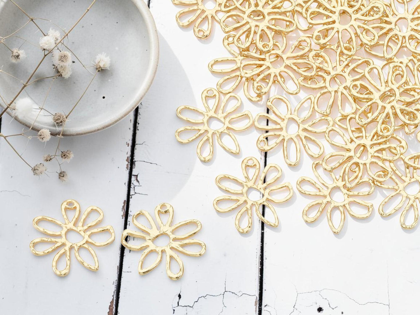 Gold Metal Daisy Flower Pendant Charms - 24mm - 5pcs - (3458)