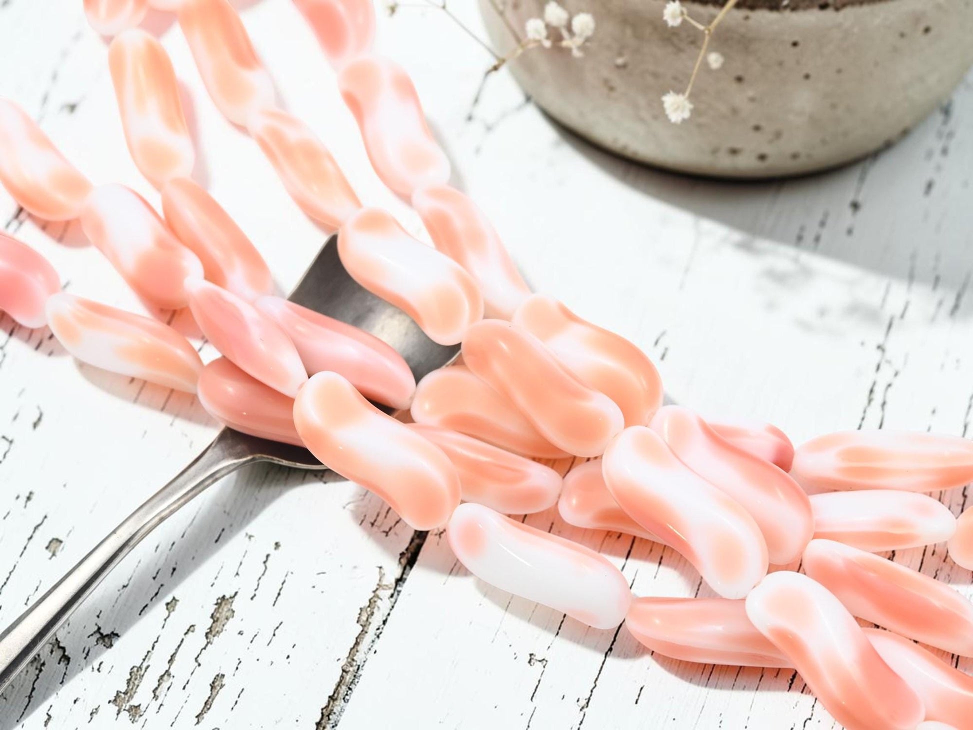 Vintage Czech Glass Beads - Peach + White - Curved Oval - 27x10mm - 8pcs - (B324)
