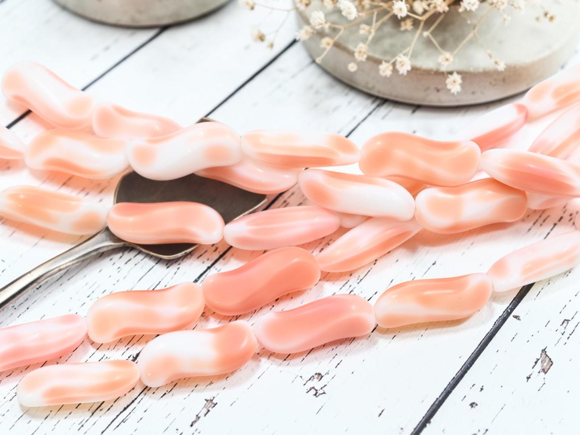 Vintage Czech Glass Beads - Peach + White - Curved Oval - 27x10mm - 8pcs - (B324)