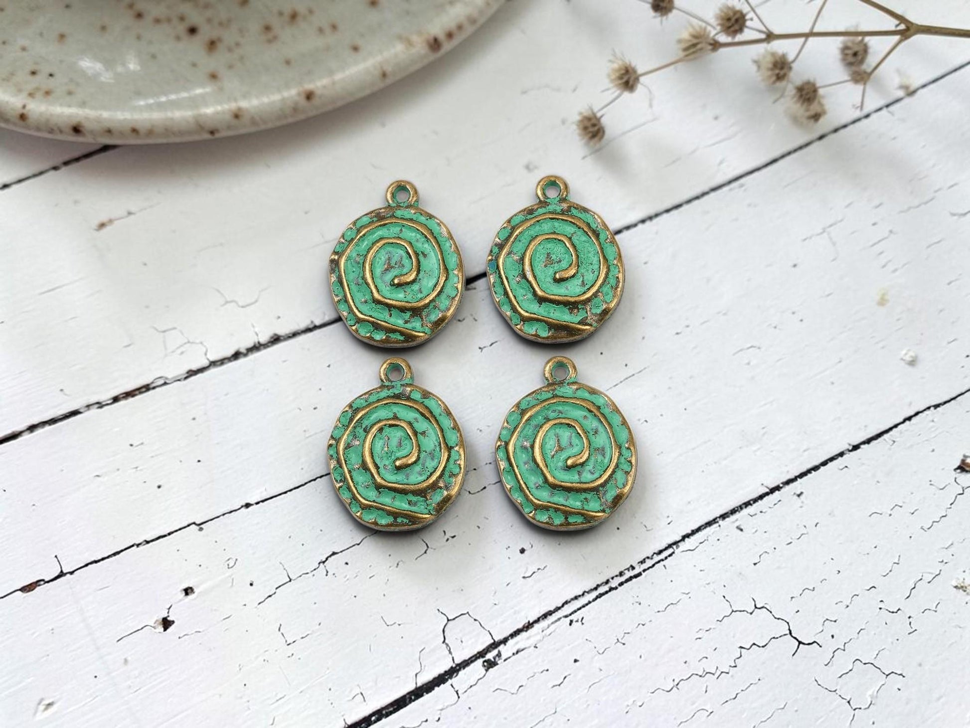 Antique Bronze Patina Metal Spiral Charms - 22x17mm - 10pcs - (4247)
